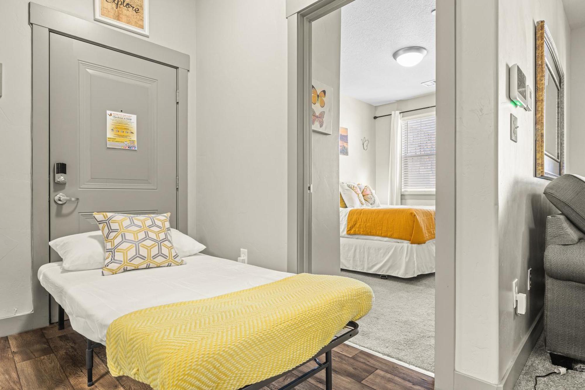 Butterfly Themed Kings Apartment With Private Garage & Access To Lux Hot Tub, Bbq & Gym South Jordan Buitenkant foto